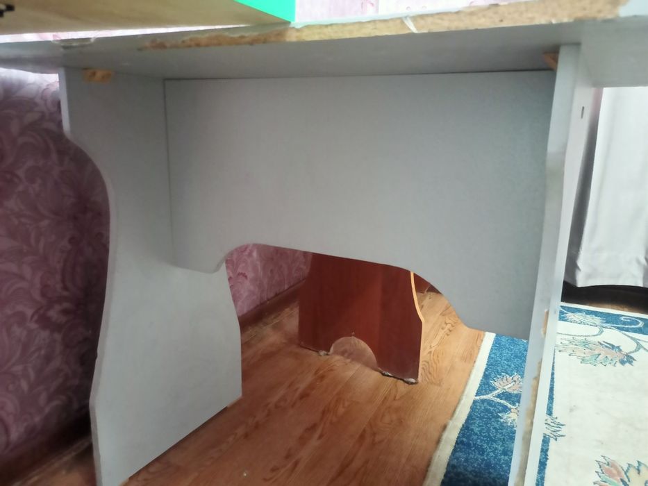 Продам обеденный стол