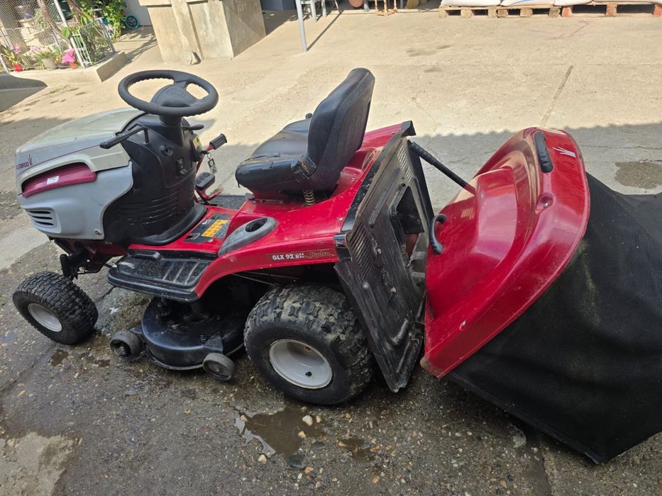 Tractoras tuns gazon