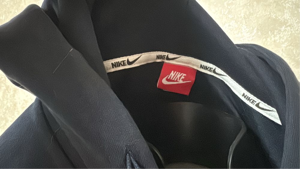 Продам Кофту Nike