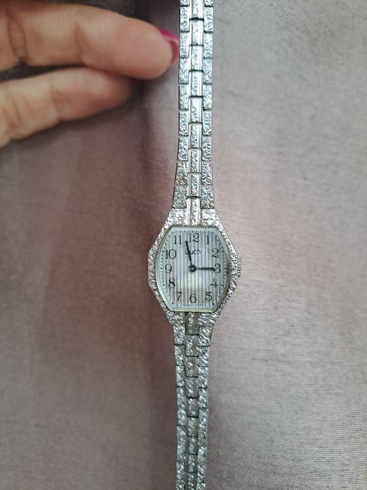 Винтидж дамски часовник Luch (Луч) – елегантност от миналото