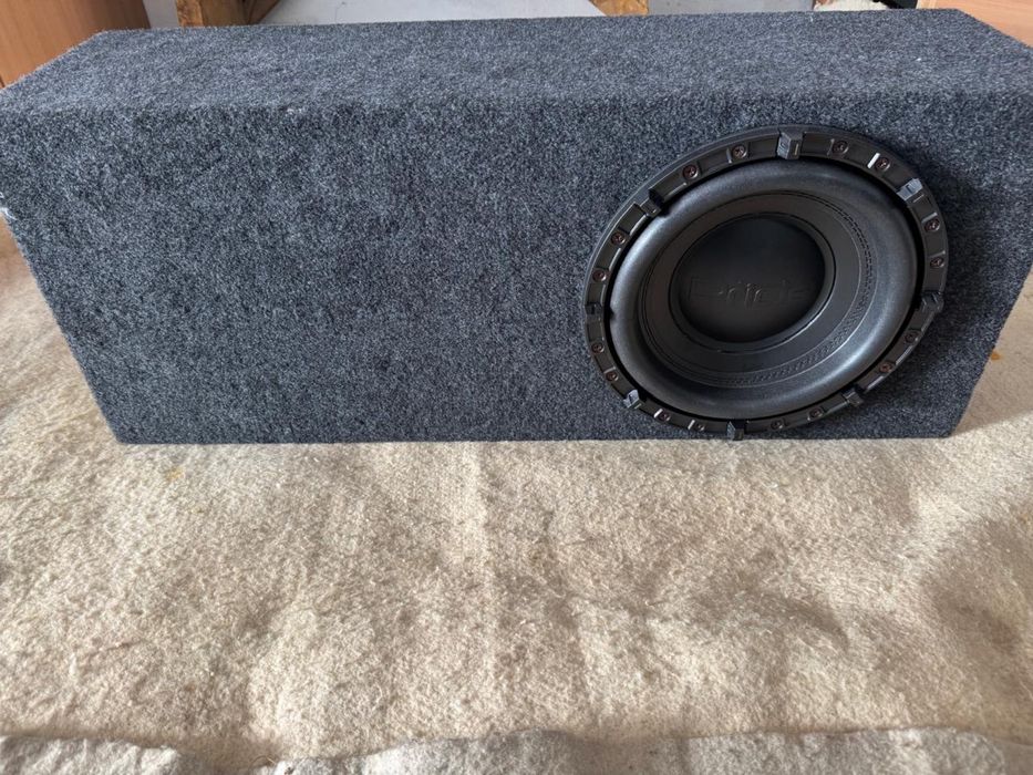 продам сабвуфер в идеальном состоянии