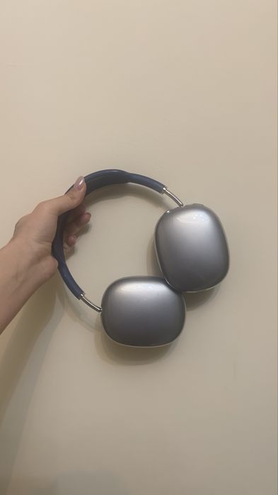 Прлдам Airpods max синего цвета