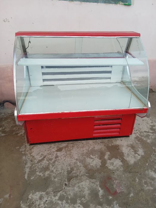 Продаётся витринный холодильник