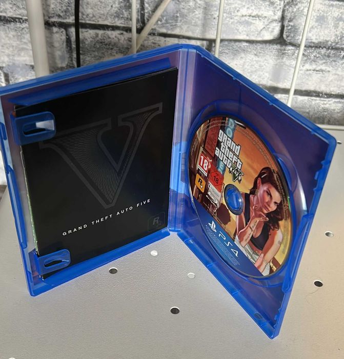Продается диск с игрой GTA V PS4