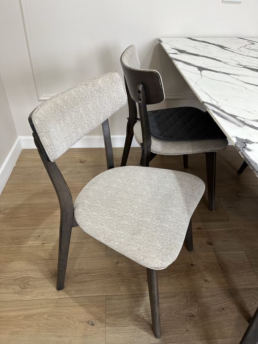 Стол со стульями