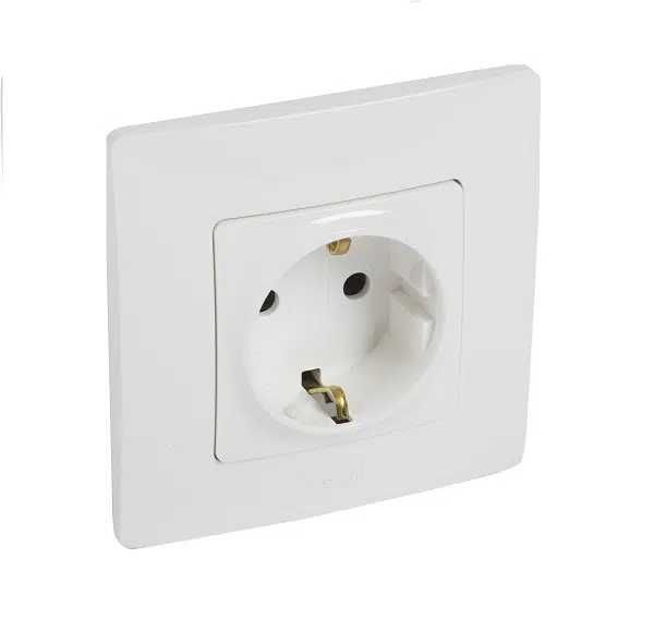 Контакт Legrand Niloe 10A