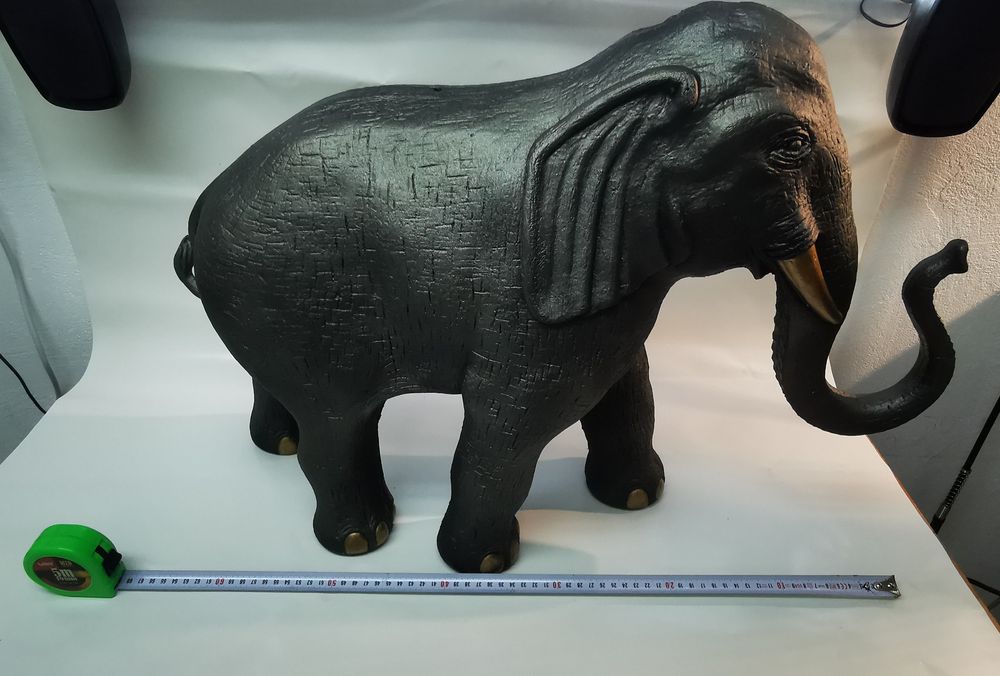 Ръчно боядисана фигура на слон