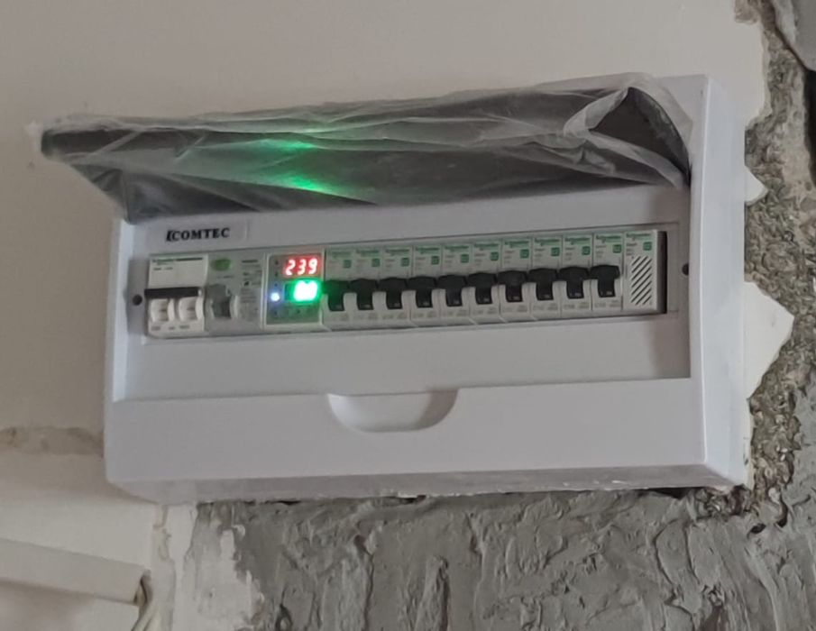 Electrician calificat cu experiență