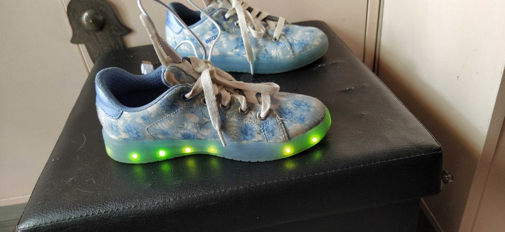 Geox светещи сникърси