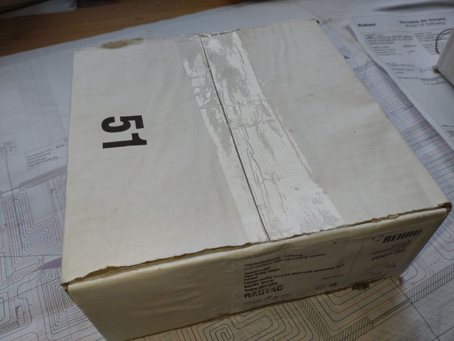 Cleme fixare țeavă încălzire în pardoseală pe sistem tacker