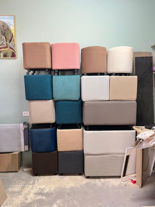 Мебель: пуфик, кресло, пуфы-цилиндры