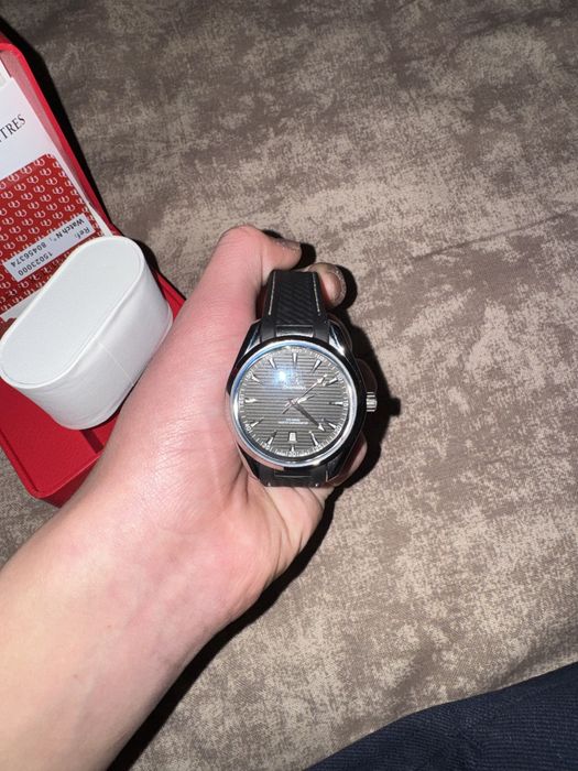 Omega qol soat sotiladi