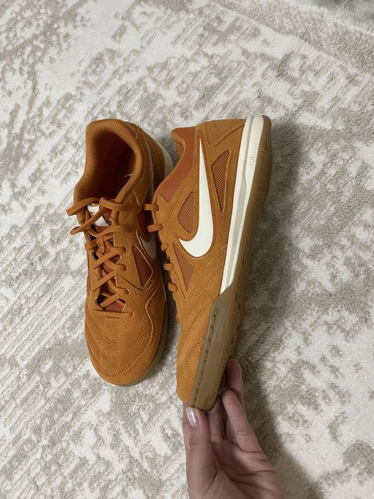 Продам кроссовки (футзалки) Nike