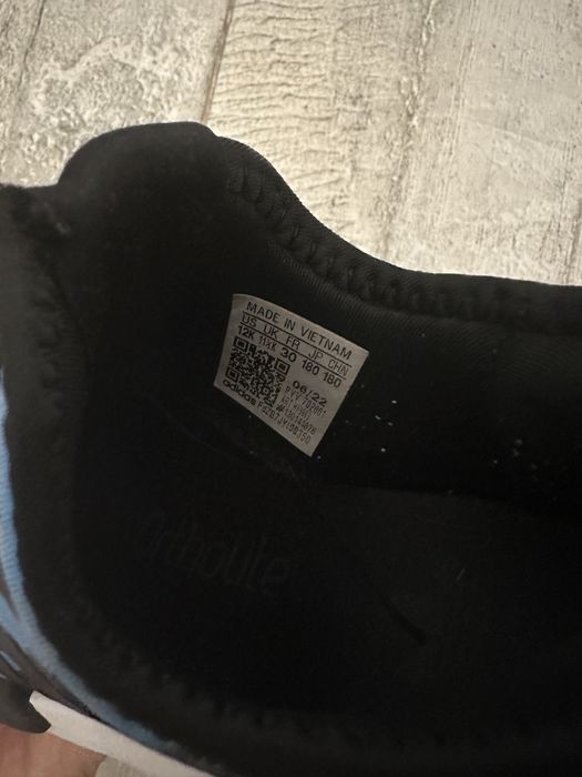 Брендовые  кроссовки adidas на девочку , размер 30