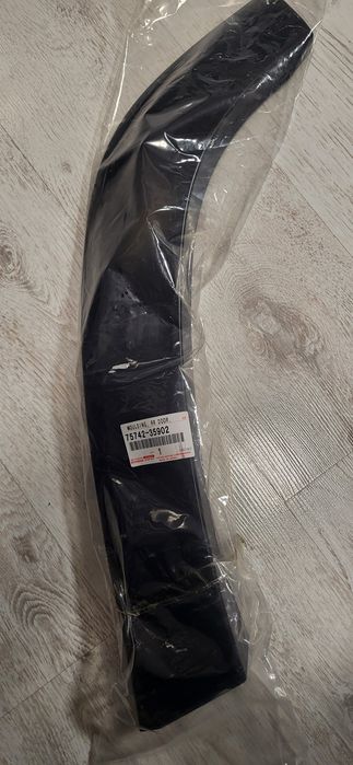 Задна лява лайсна за врата Тойота 4 рънър