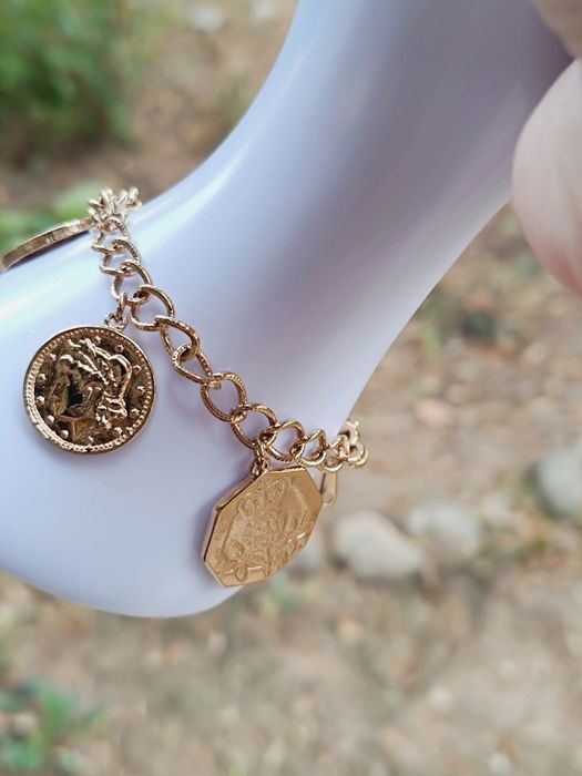 Bratara cu banuti placati cu aur