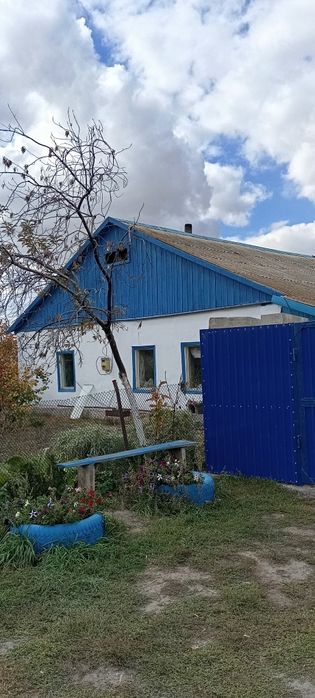 Продам очень теплый дом , хоз постройки , огород ,