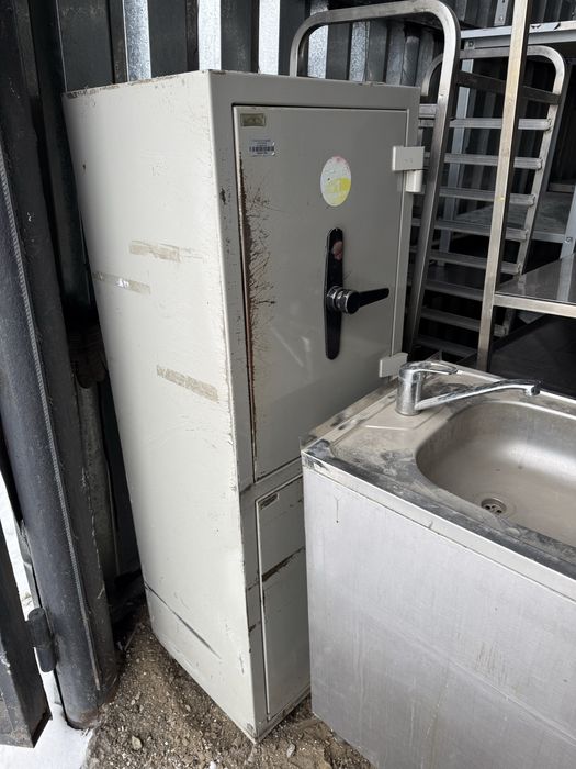 Сейфы металлические б/у