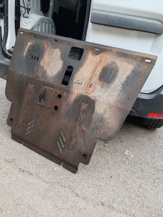 Scut metalic Toyota Avensis