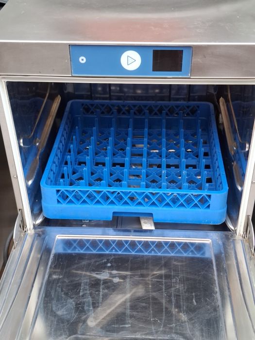 Професионална съдомиялна машина Hobart FXSTD-10B