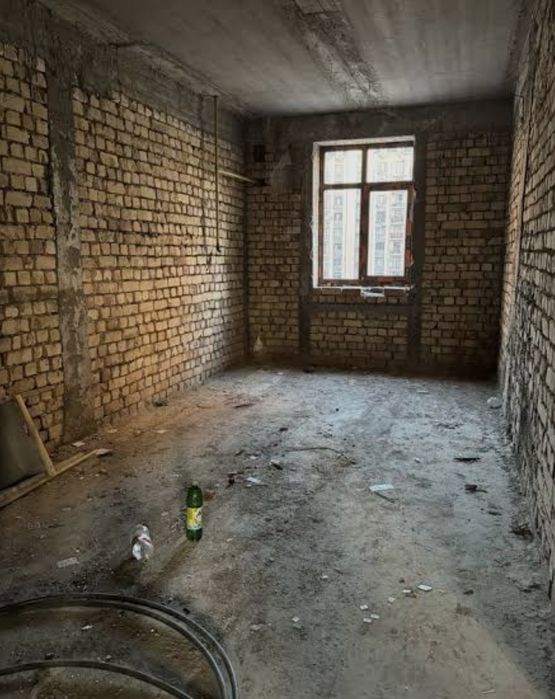 Kvartira sotiladi 83m3 kadastr hamma hujjati bor.