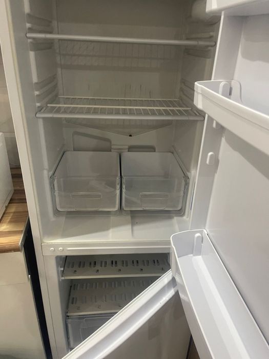 Холодильник indesit