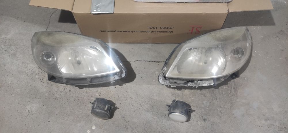 Фары Renault Sandero 1