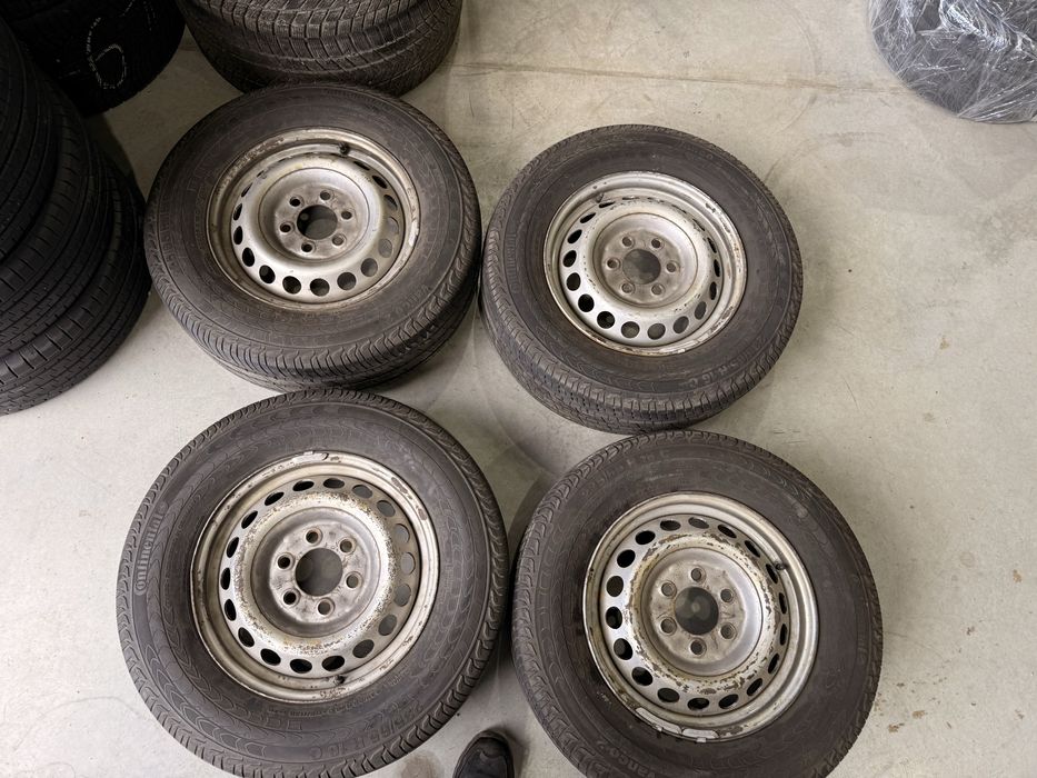 Бусови гуми с джанти 235/65/16С