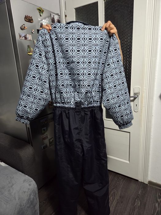 Costum de ski nou