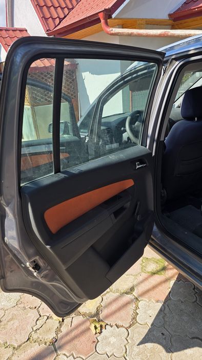 Vând Opel Zafira