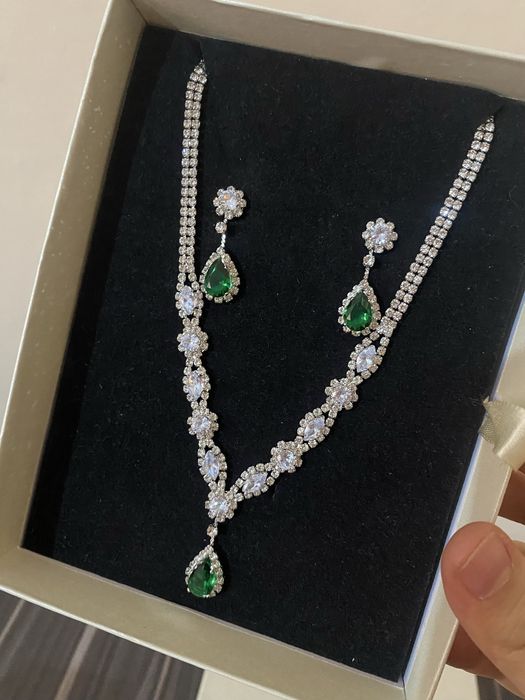 вечерние серьги и колье