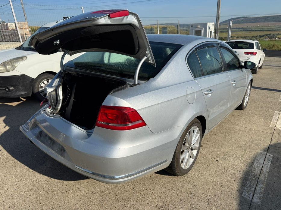 Dezmembrez Vw passat b7 limuzina gri LA7W 2.0 tdi CFFB volan stanga