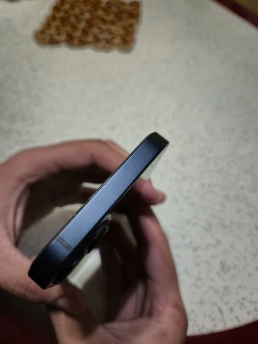 Продавам iphone 13