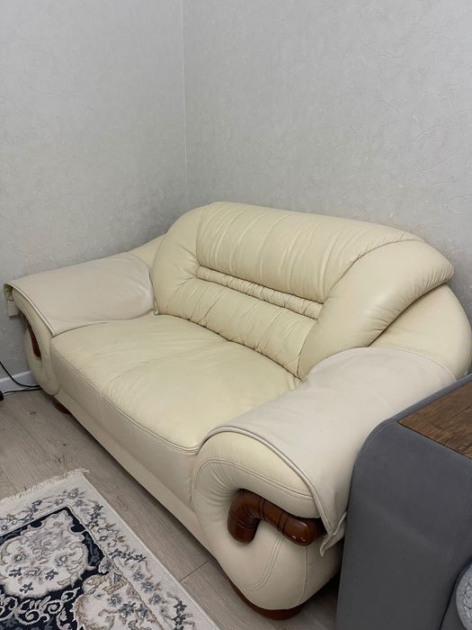 Кожаный диван [2]