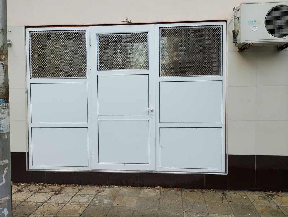 4 части ПВЦ дограма в много добро състояние