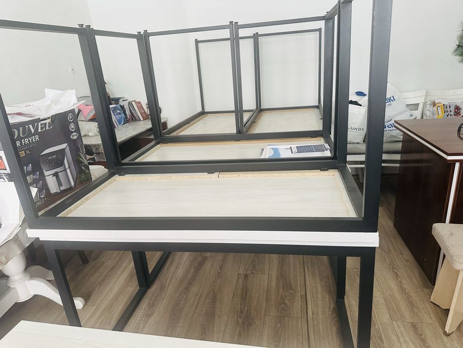 Офис учун мебельлар сотилади.