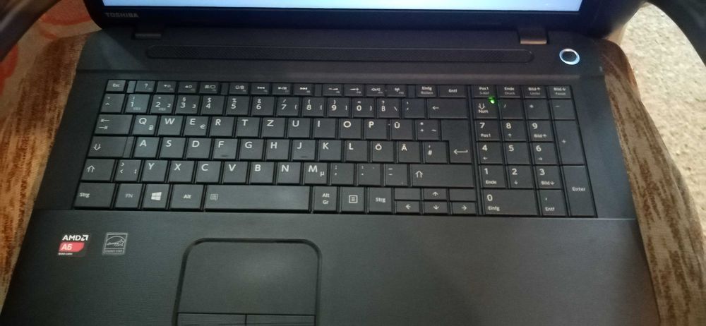 Продавам Лап топ Toshiba..