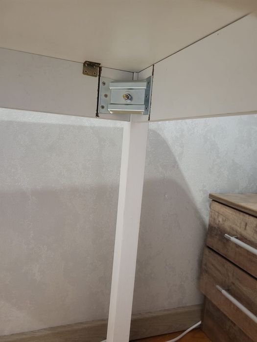 Продам стол кухонный