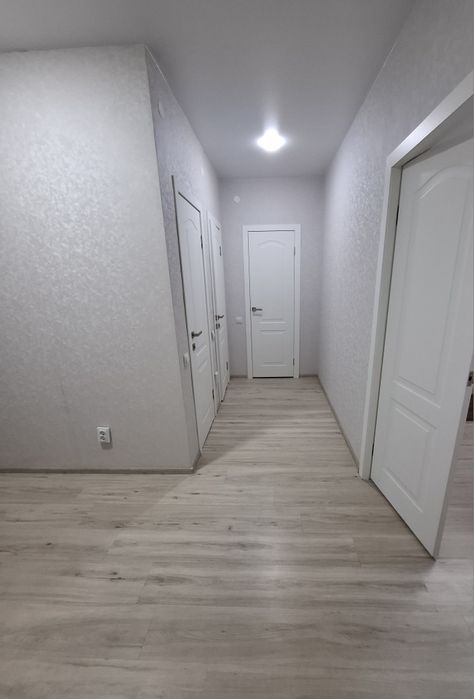 Продам 1,5ку за Драм.театром