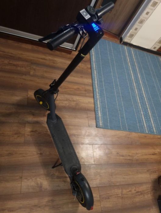 Vând trotineta electrică