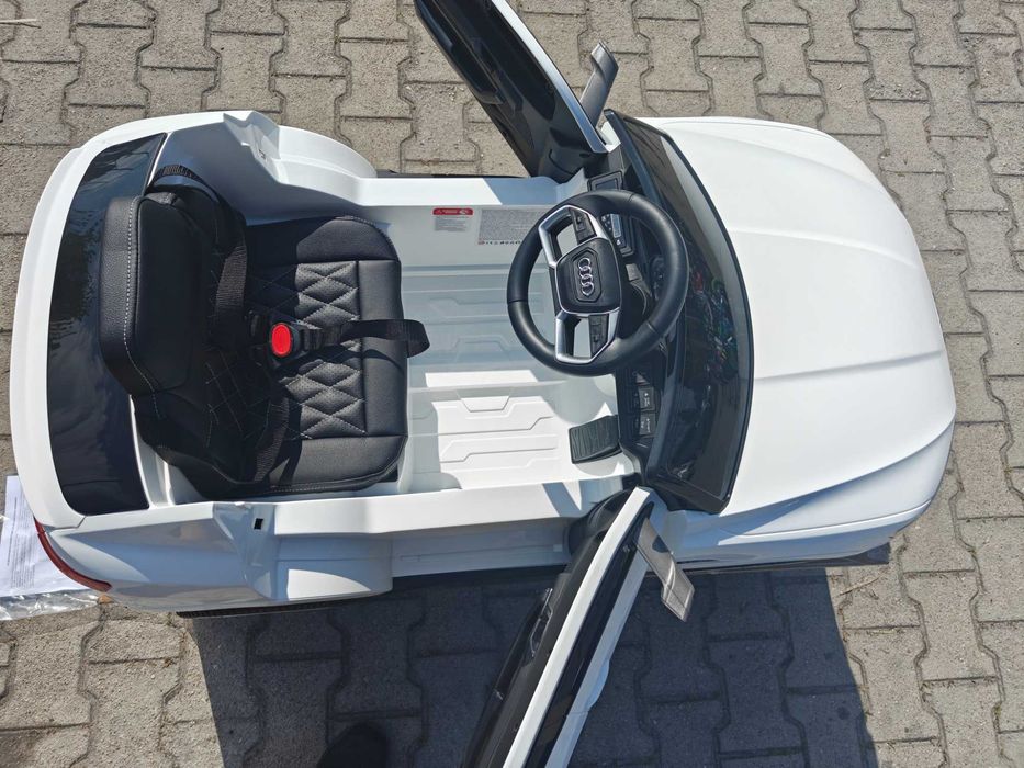 AUDI Акумулаторен джип Audi Sportback бял
