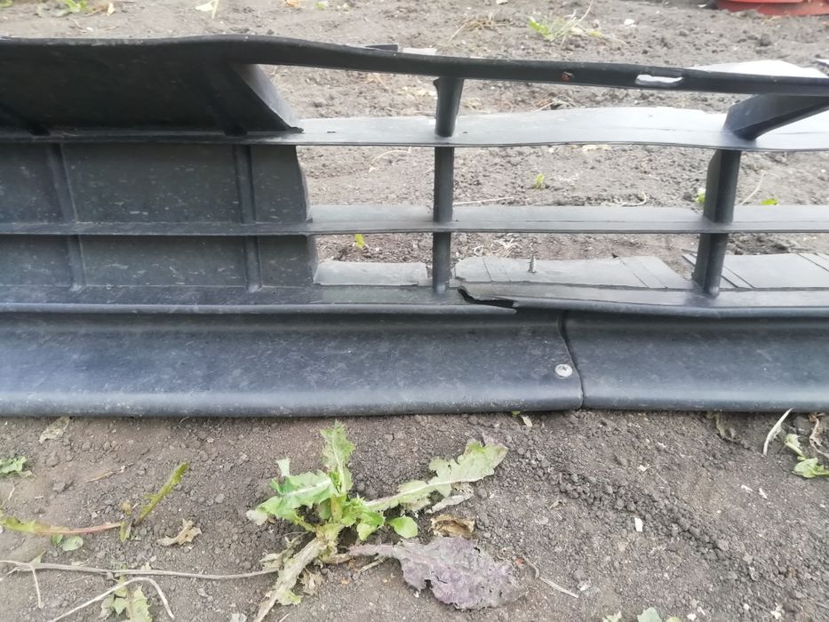 Продам нижняя часть бампера пассат б3