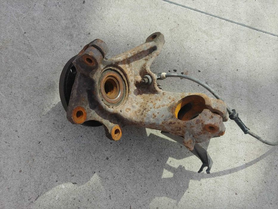 Fuzeta stanga fata 1.1b  peugeot 206