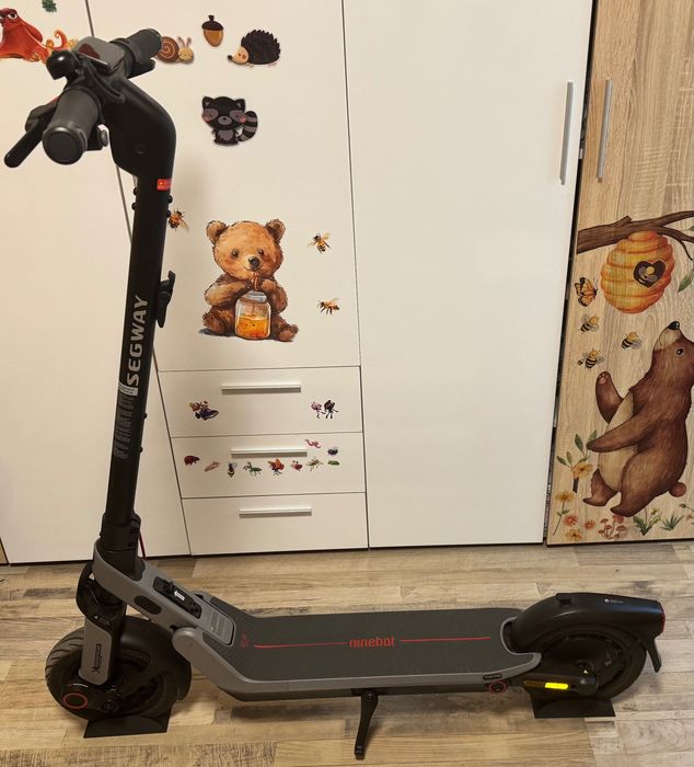 Eлектрическа тротинетка Segway Ninebot E3 Pro 2025