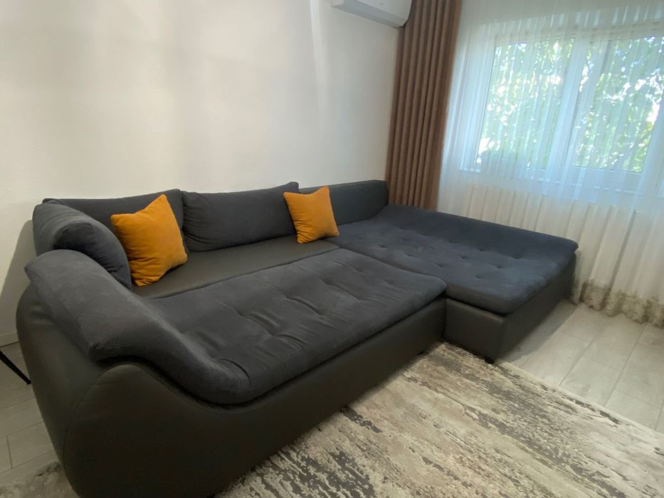 Canapea extensibilă modernă, 3m x 1,85m, stare excelentă