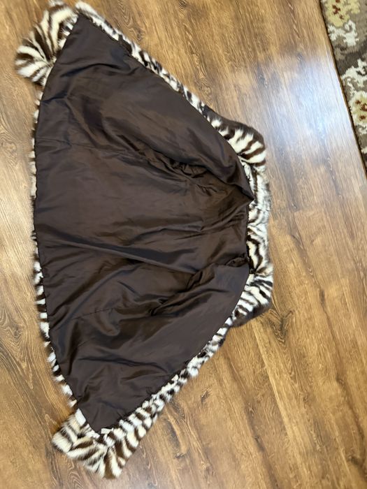 Haina de blana de nurca, alb cu maro