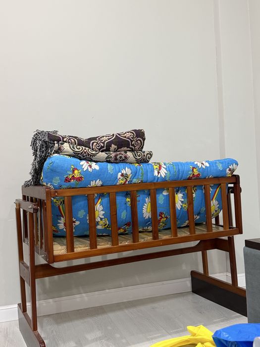 Детская кровать из дерева