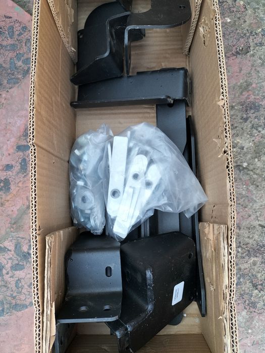 Комплект крепежа к порогам