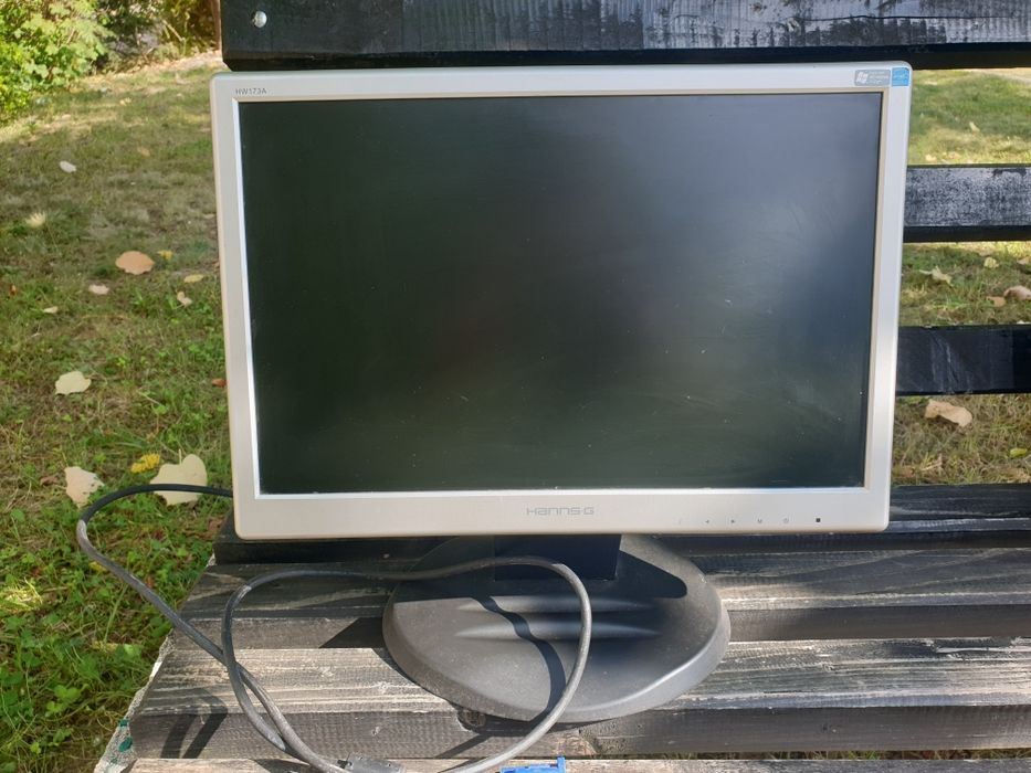 Vând monitor HANNS G17 pentru piese/utilizare
Probabil nu se alimentează nu mă mai ocup de el 
Sau schimb cu diverse 
Mesaj în privat pentru mai mul