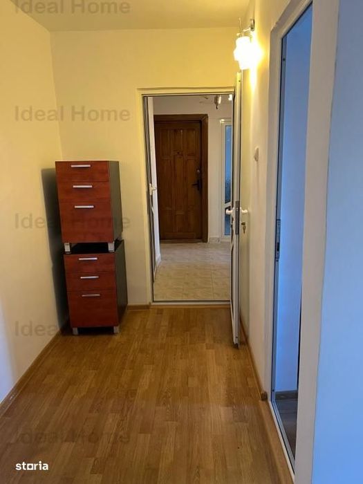 Husi. Centru. 3 camere. Etaj 3 din 4